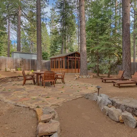 Tahoe Time On North Shore - 4 Bedroom Cabin W Private Hot Tub, Pet Friendly, Walk To Dining